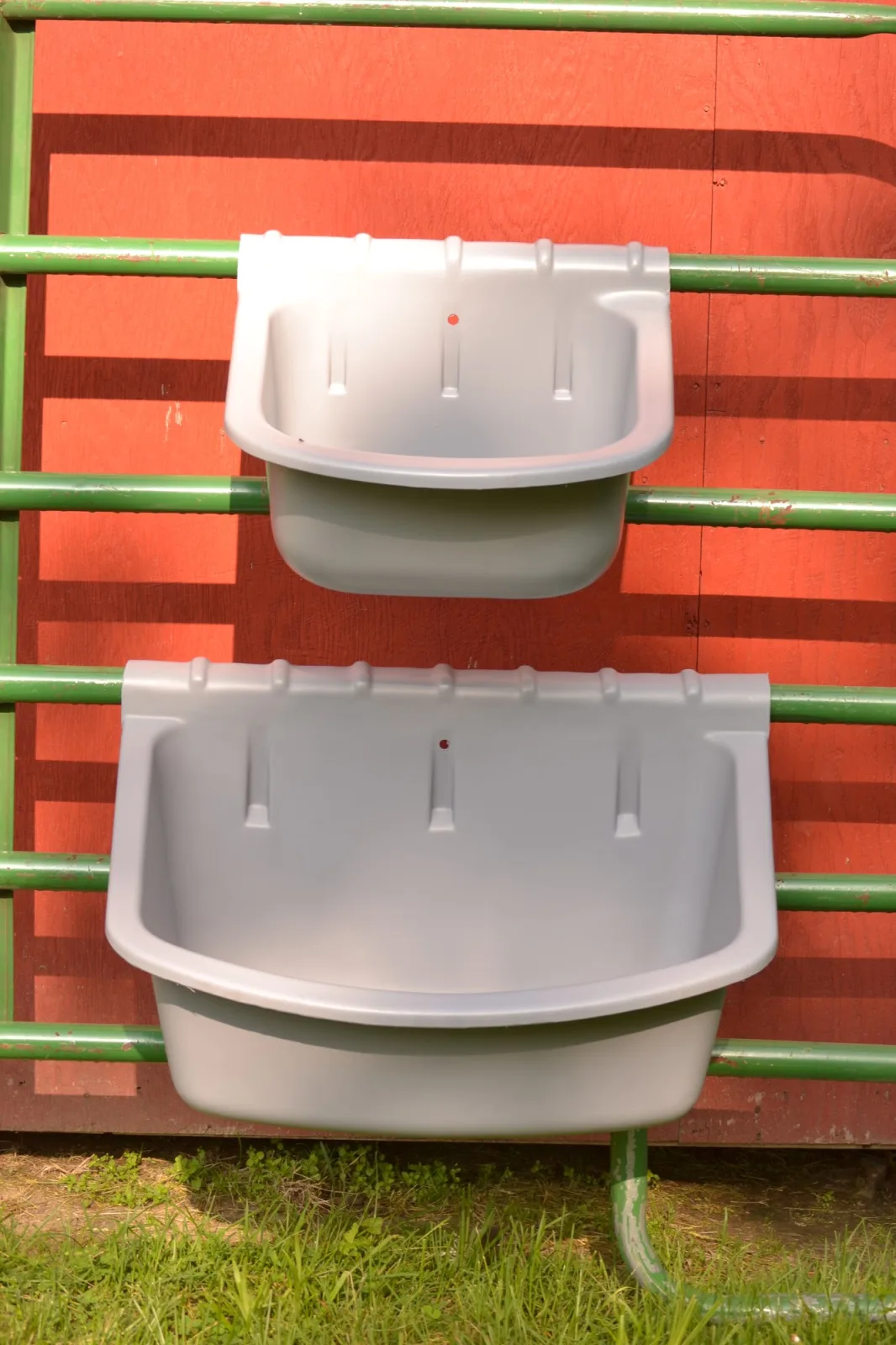 AGI Hanging Gate or Fence Feeders in Gray
